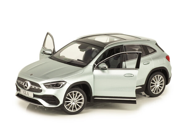 Mercedes-Benz Mercedes-Benz GLA - 1:18 - Z Models