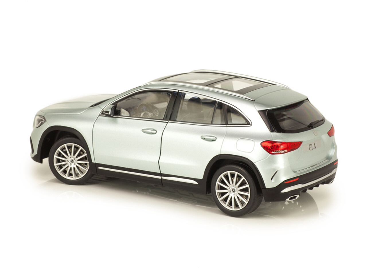 Mercedes-Benz Mercedes-Benz GLA - 1:18 - Z Models