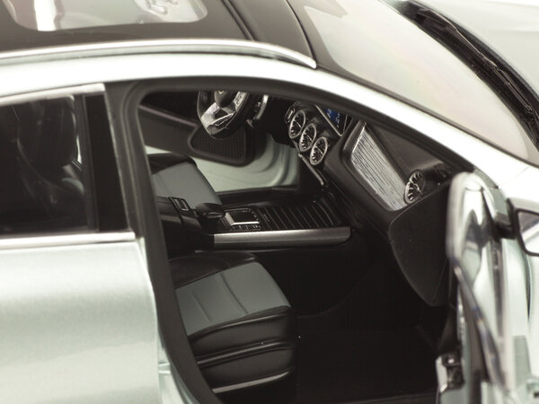 Mercedes-Benz Mercedes-Benz GLA - 1:18 - Z Models