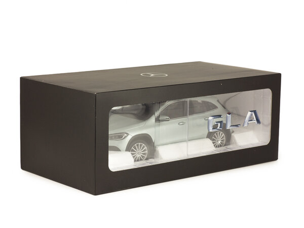 Mercedes-Benz Mercedes-Benz GLA - 1:18 - Z Models
