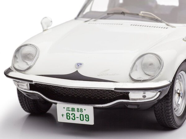 Mazda Mazda Cosmo Sport Police - 1:18 - First1:18 Models Mazda Mazda Cosmo Sport Police - 1:18 - First1:18 Models