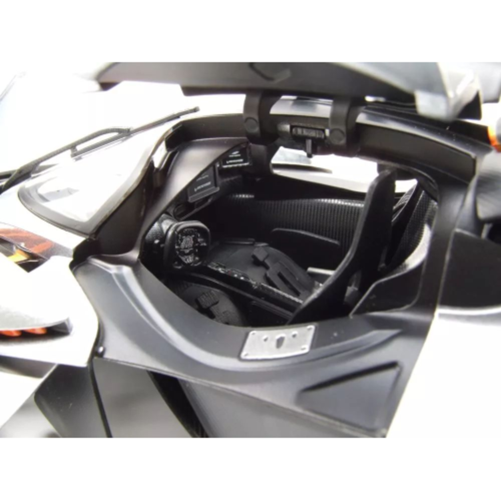 Aston Martin Aston Martin Valkyrie Special Edition 2022 - 1:18 - Maisto