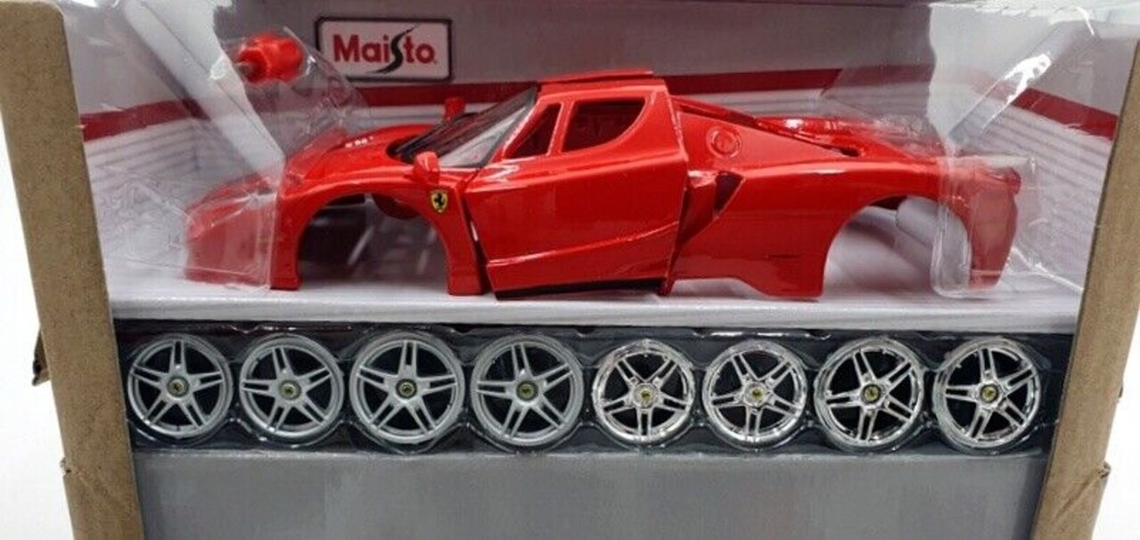 Ferrari Ferrari Enzo Prepainted 'Metal Modelkit' - 1:24 - Maisto Ferrari Ferrari Enzo Prepainted 'Metal Modelkit' - 1:24 - Maisto