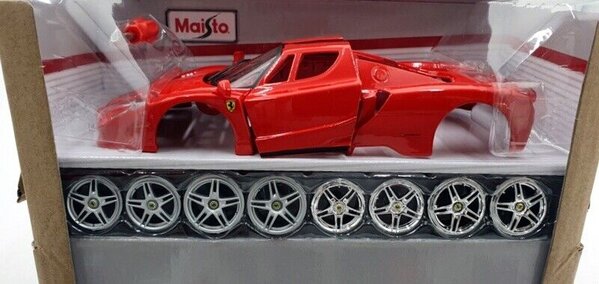 Ferrari Ferrari Enzo Prepainted 'Metal Modelkit' - 1:24 - Maisto Ferrari Ferrari Enzo Prepainted 'Metal Modelkit' - 1:24 - Maisto