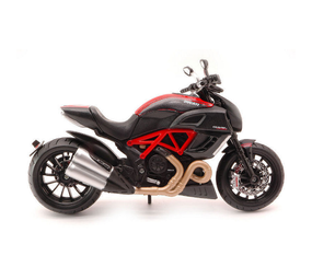 Ducati Ducati Diavel Carbon 2011 - 1:12 - Maisto Ducati Ducati Diavel Carbon 2011 - 1:12 - Maisto