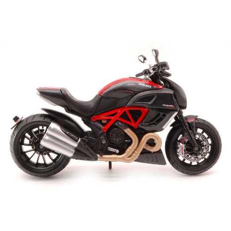 Ducati Ducati Diavel Carbon 2011 - 1:12 - Maisto
