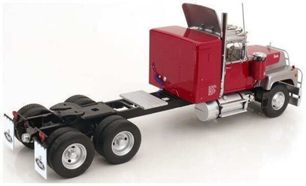 Mack Mack RL700L Tractor 6x4 1974 - 1:18 - Road Kings Mack Mack RL700L Tractor 6x4 1974 - 1:18 - Road Kings