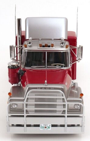 Mack Mack RL700L Tractor 6x4 1974 - 1:18 - Road Kings Mack Mack RL700L Tractor 6x4 1974 - 1:18 - Road Kings