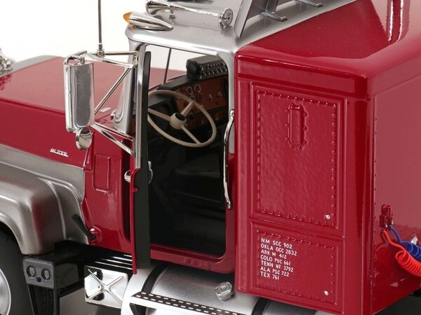 Mack Mack RL700L Tractor 6x4 1974 - 1:18 - Road Kings Mack Mack RL700L Tractor 6x4 1974 - 1:18 - Road Kings