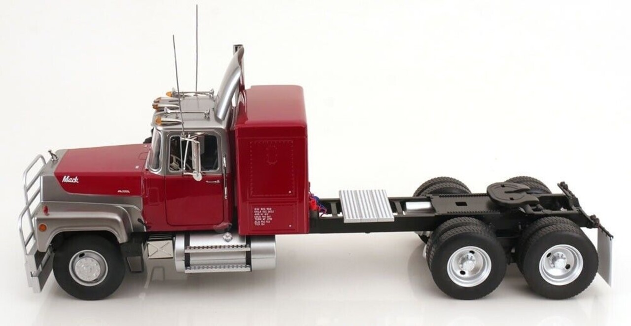 Mack Mack RL700L Tractor 6x4 1974 - 1:18 - Road Kings Mack Mack RL700L Tractor 6x4 1974 - 1:18 - Road Kings