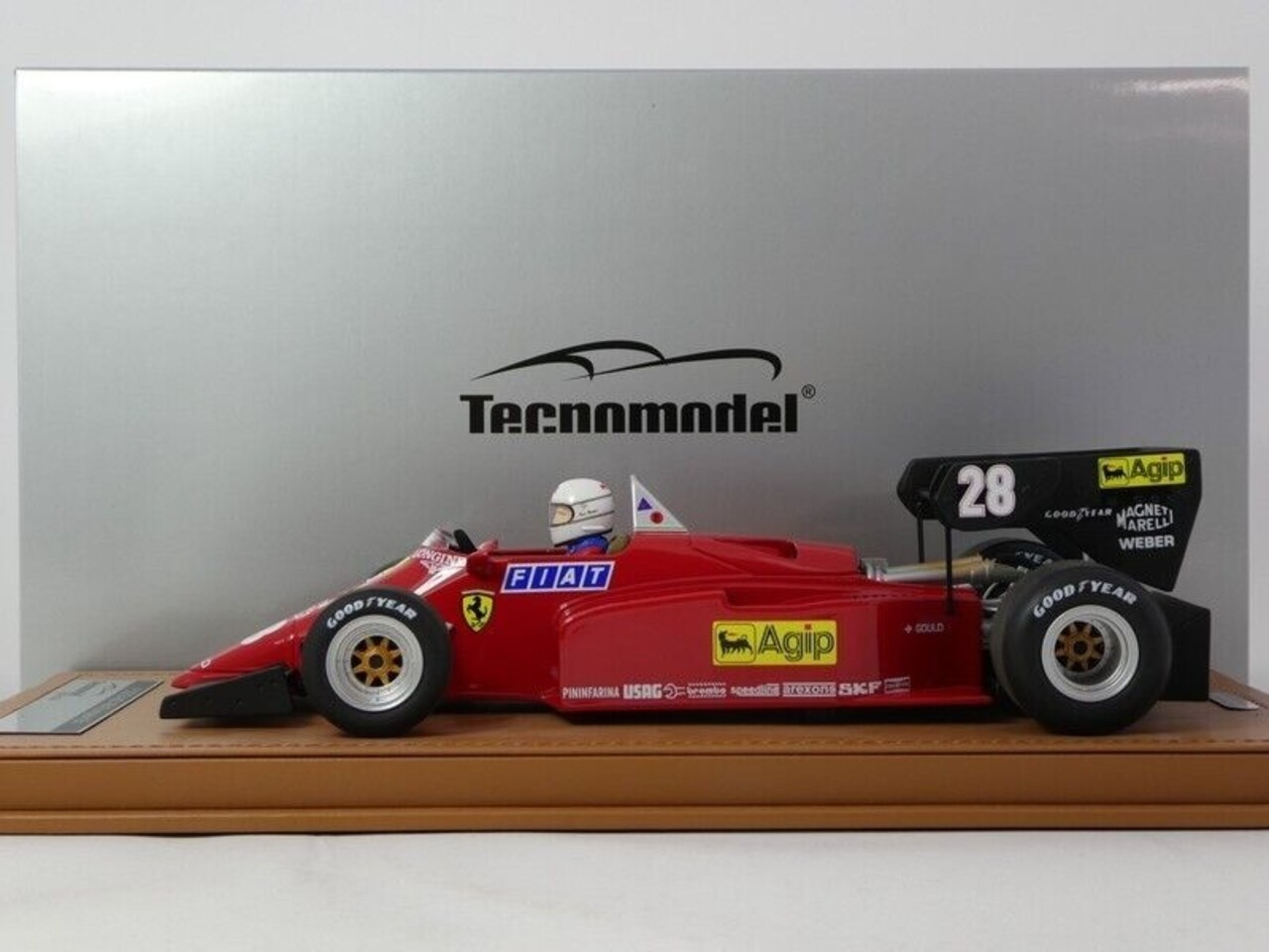 Formule 1 Ferrari 126 C4-M2 #28 GP Europe 1984 + Driver - 1:18 - Tecnomodel Mythos