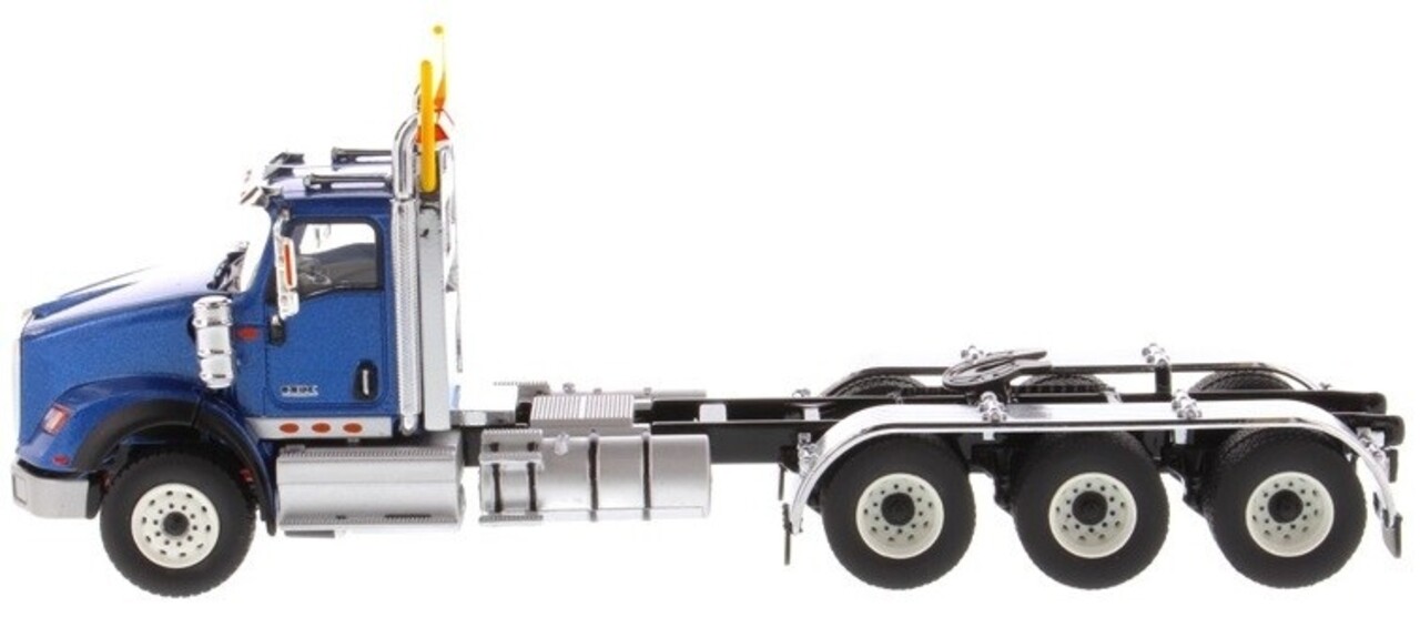 International International HX620 Tridem Tractor - 1:50 - Diecast Masters