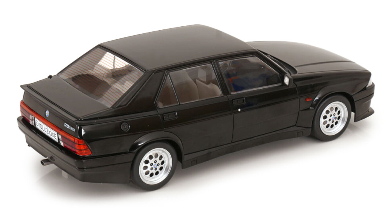 Alfa Romeo Alfa Romeo 75 Turbo Evoluzione - 1:18 - Modelcar Group Alfa Romeo Alfa Romeo 75 Turbo Evoluzione - 1:18 - Modelcar Group