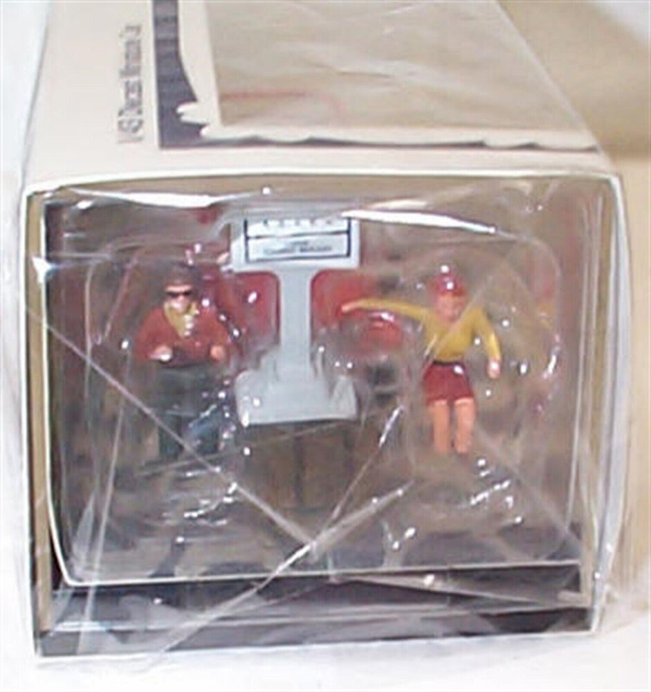 Austin Austin Mini Moke 1968 RHD + 2 Figures + Suitcase + Macau Street Sign - 1:43 - Vitesse Austin Austin Mini Moke 1968 RHD + 2 Figures + Suitcase + Macau Street Sign - 1:43 - Vitesse