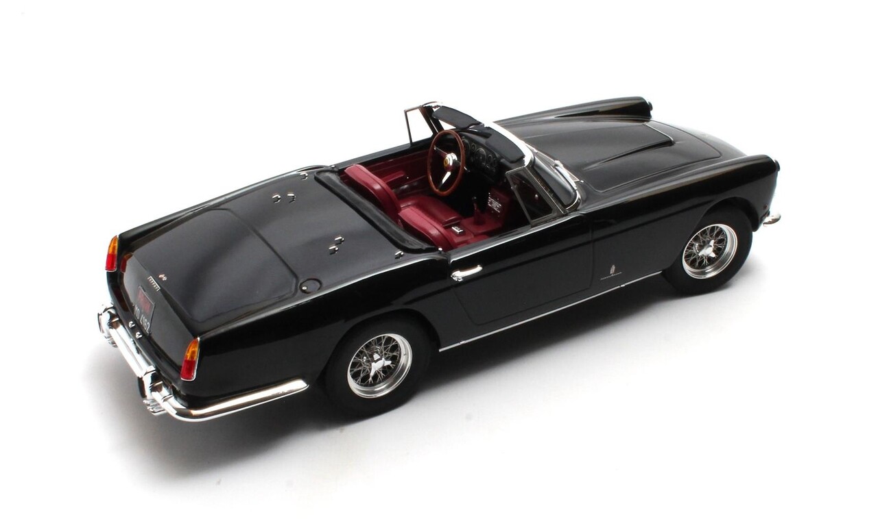 Ferrari Ferrari 250GT II-Series Cabriolet Open 1960 - 1:18 - Matrix Scale Models Ferrari Ferrari 250GT II-Series Cabriolet Open 1960 - 1:18 - Matrix Scale Models