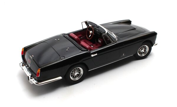 Ferrari Ferrari 250GT II-Series Cabriolet Open 1960 - 1:18 - Matrix Scale Models Ferrari Ferrari 250GT II-Series Cabriolet Open 1960 - 1:18 - Matrix Scale Models