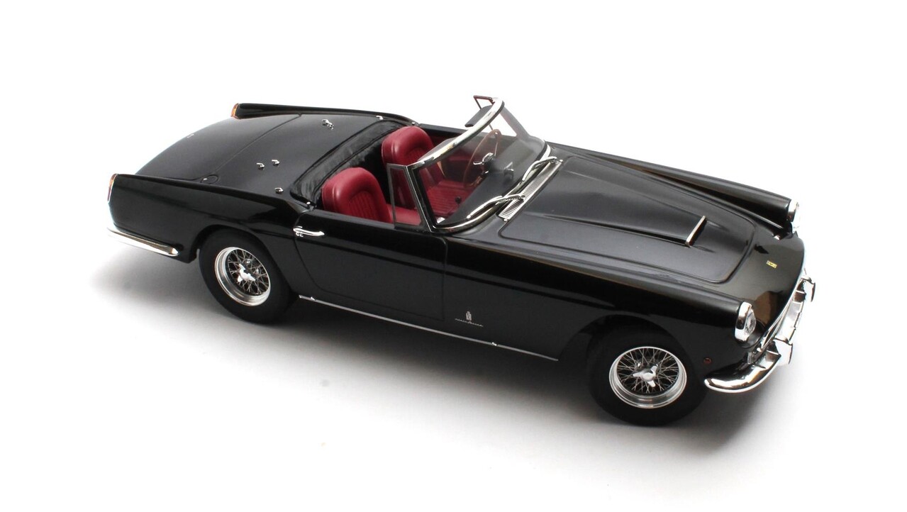 Ferrari Ferrari 250GT II-Series Cabriolet Open 1960 - 1:18 - Matrix Scale Models Ferrari Ferrari 250GT II-Series Cabriolet Open 1960 - 1:18 - Matrix Scale Models