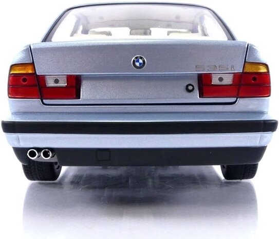 BMW BMW 535i (E34) 1988 - 1:18 - Minichamps