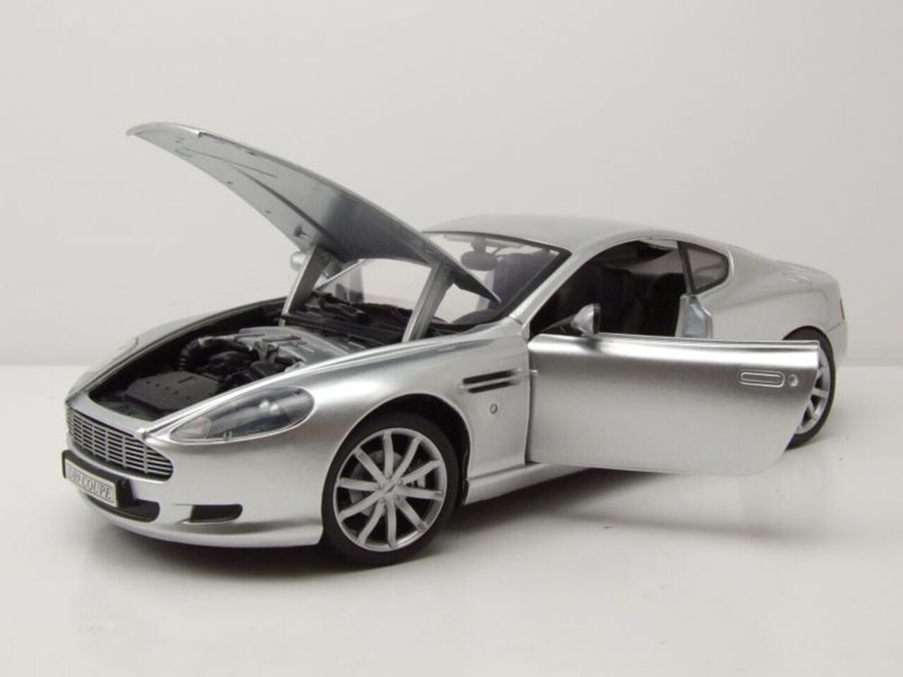 Aston Martin Aston Martin DB9 2005 - 1:18 - Motor Max