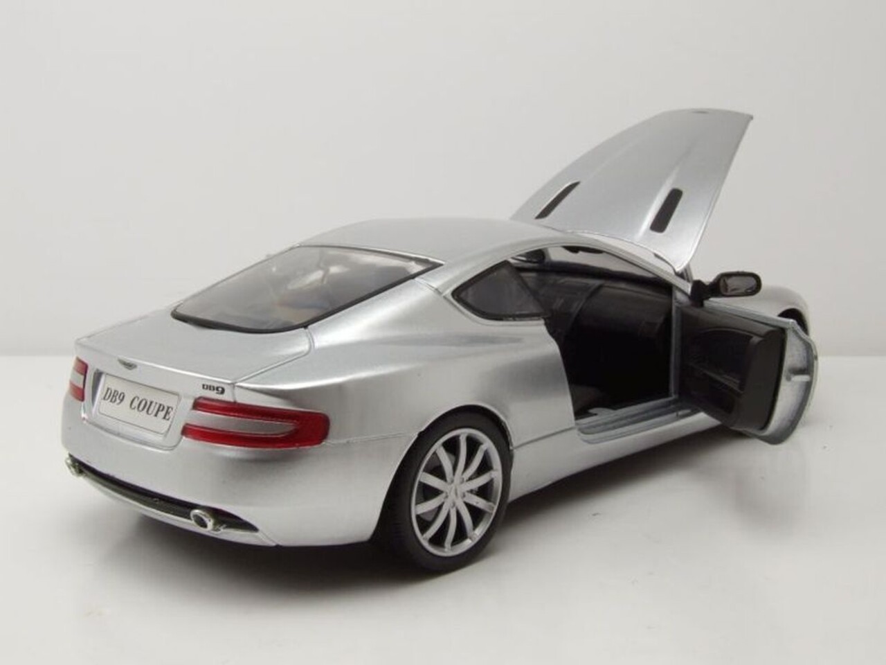 Aston Martin Aston Martin DB9 2005 - 1:18 - Motor Max