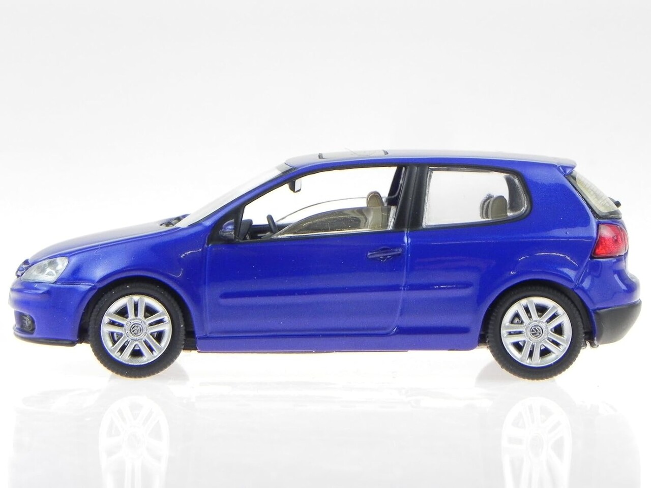 Volkswagen Volkswagen Golf - 1:43 - Schuco
