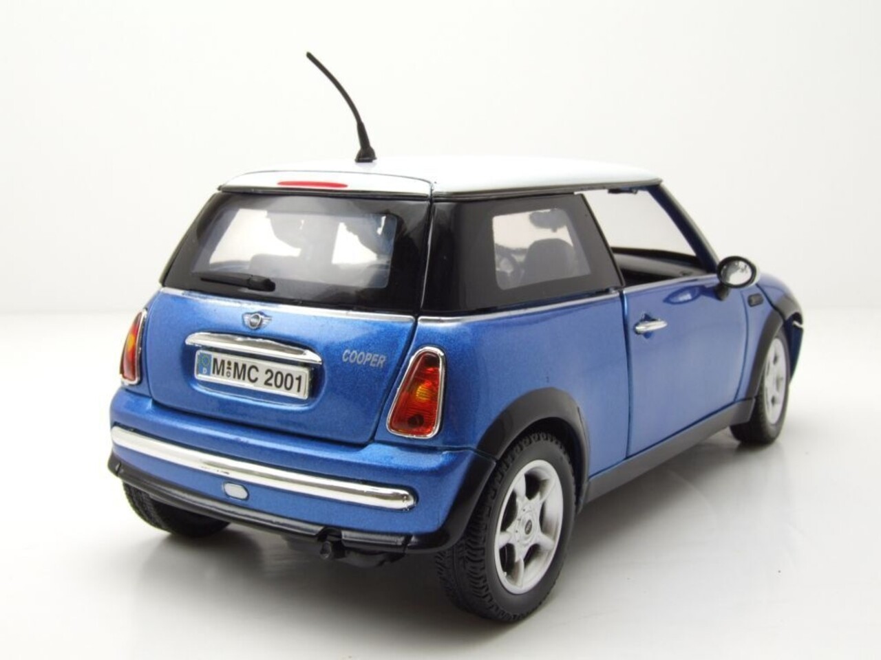 Morris Mini Cooper 2001  - 1:18 - Motor Max