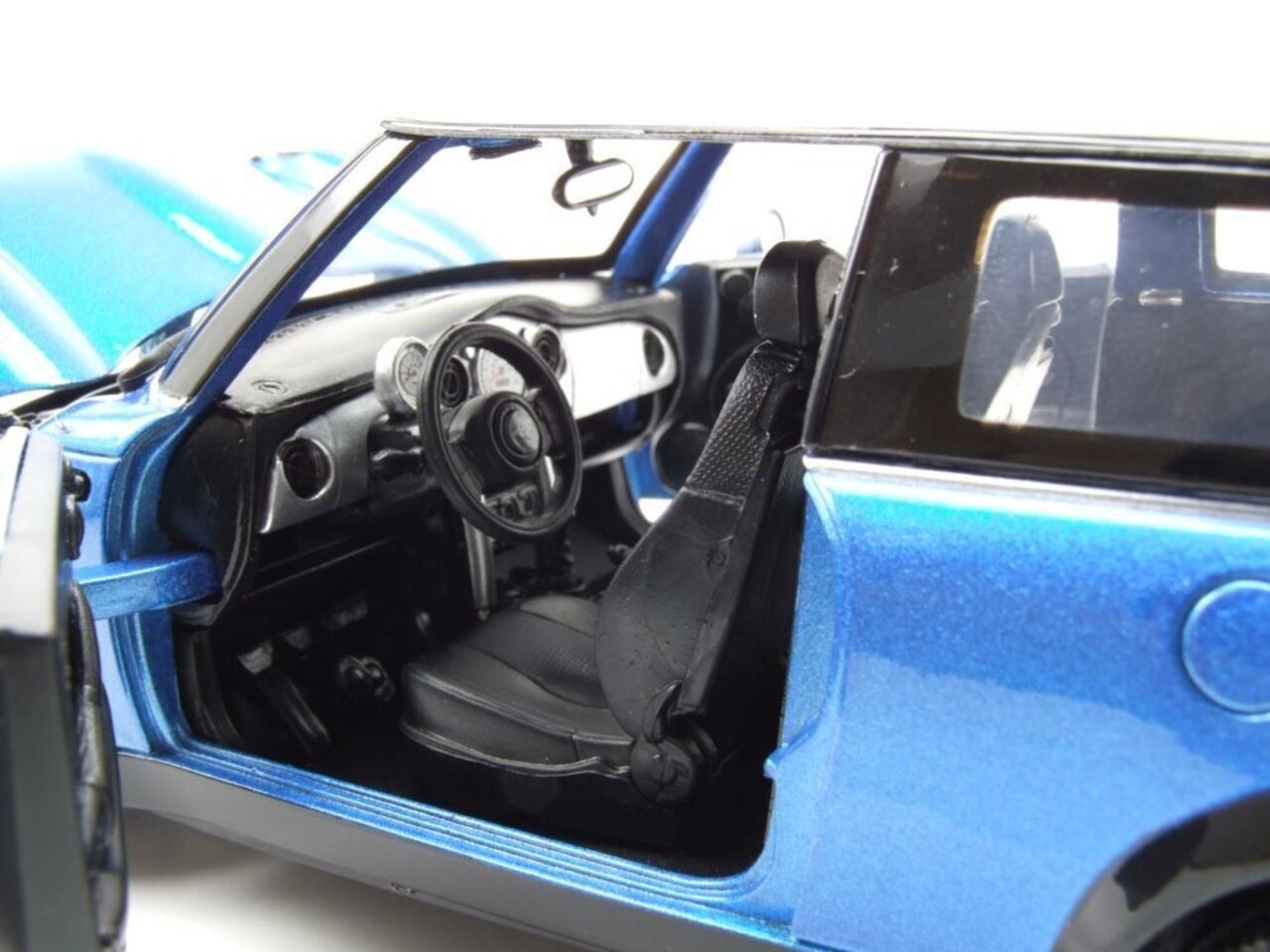 Morris Mini Cooper 2001  - 1:18 - Motor Max