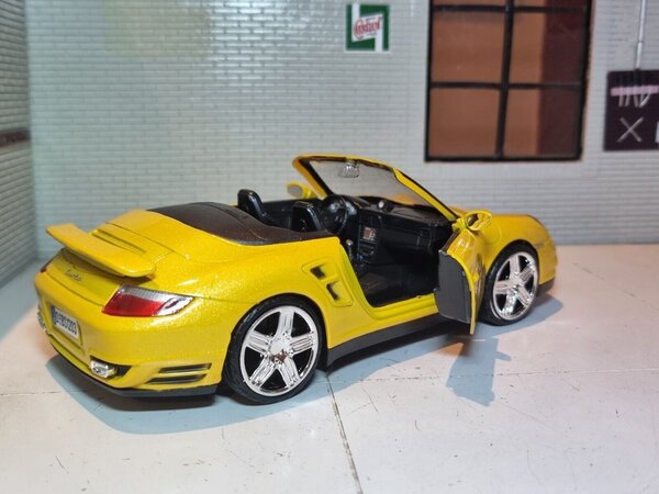 Porsche Porsche 911 Turbo Cabriolet - 1:24 - Motor Max