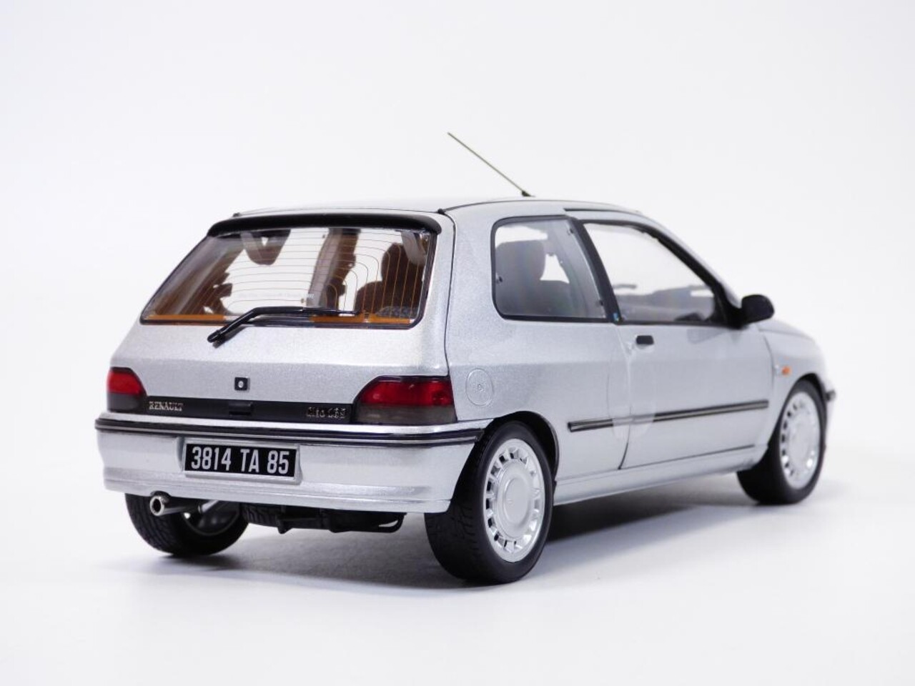 Renault Renault Clio 16S 1992 - 1:18 - Norev Renault Renault Clio 16S 1992 - 1:18 - Norev
