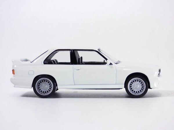 BMW BMW M3 E30 1986 - 1:43 - Norev