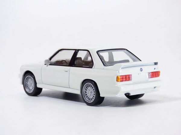 BMW BMW M3 E30 1986 - 1:43 - Norev