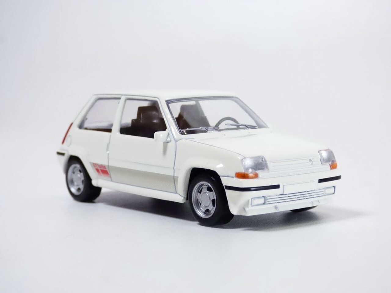 Renault Renault Supercinq GT Turbo PH II 1988 - 1:43 - Norev Renault Renault Supercinq GT Turbo PH II 1988 - 1:43 - Norev
