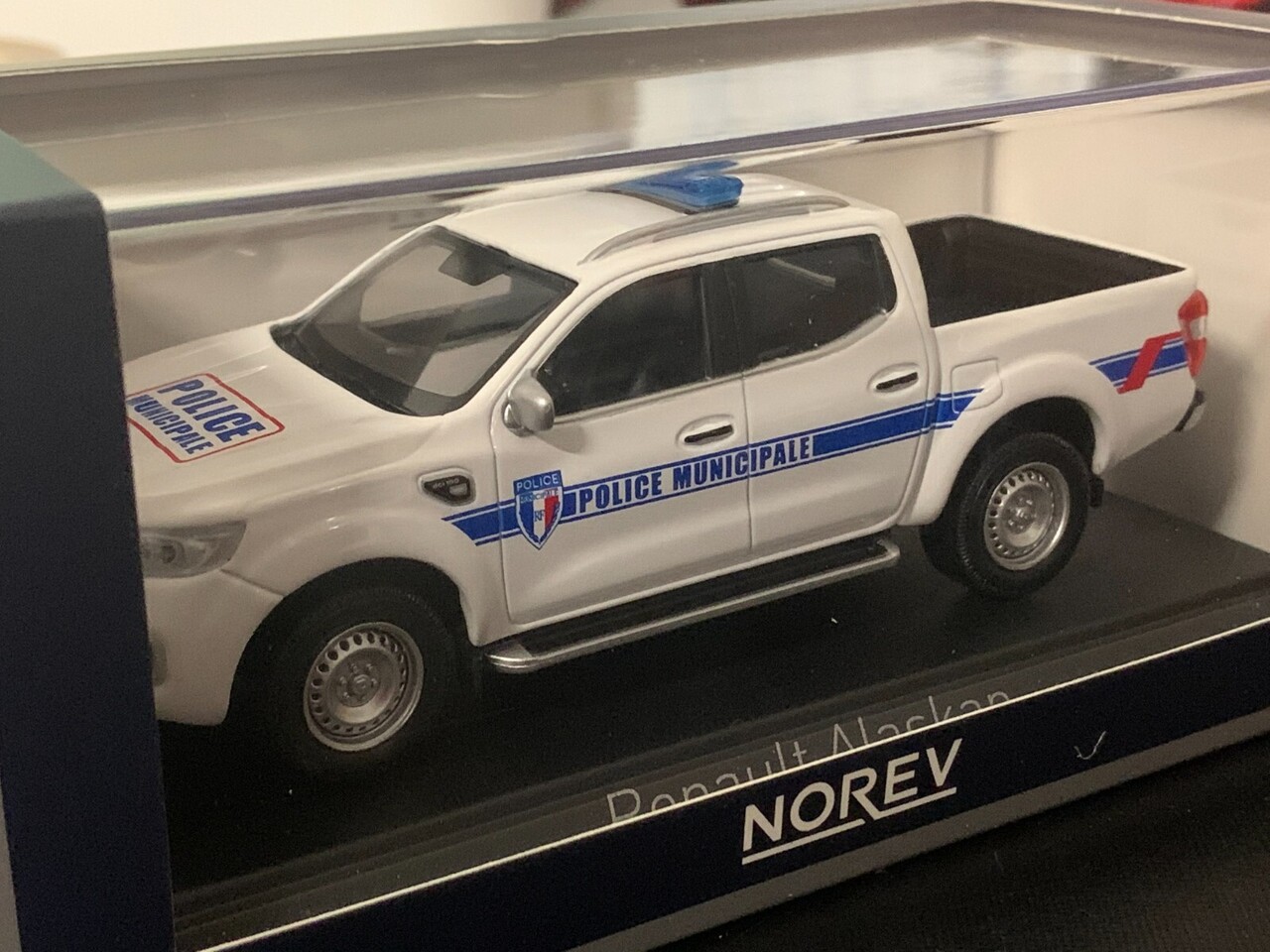Renault Renault Alaskan Pick-Up 2018 Police Municipale - 1:43 - Norev Renault Renault Alaskan Pick-Up 2018 Police Municipale - 1:43 - Norev