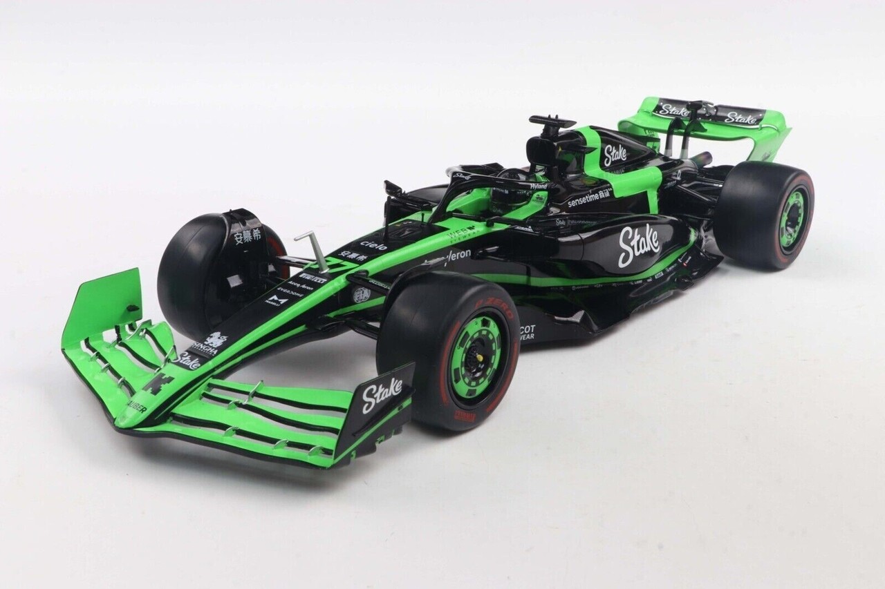 Formule 1 Sauber C44 Team Stake Kick #77 GP Bahrain 2024 - 1:18 - Solido Formule 1 Sauber C44 Team Stake Kick #77 GP Bahrain 2024 - 1:18 - Solido