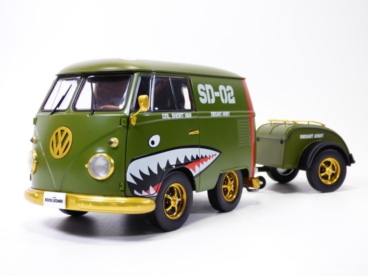 Volkswagen Volkswagen T1 Van Kool Combi + Trailer 'Army Fighter' 1950 - 1:18 - Solido Volkswagen Volkswagen T1 Van Kool Combi + Trailer 'Army Fighter' 1950 - 1:18 - Solido
