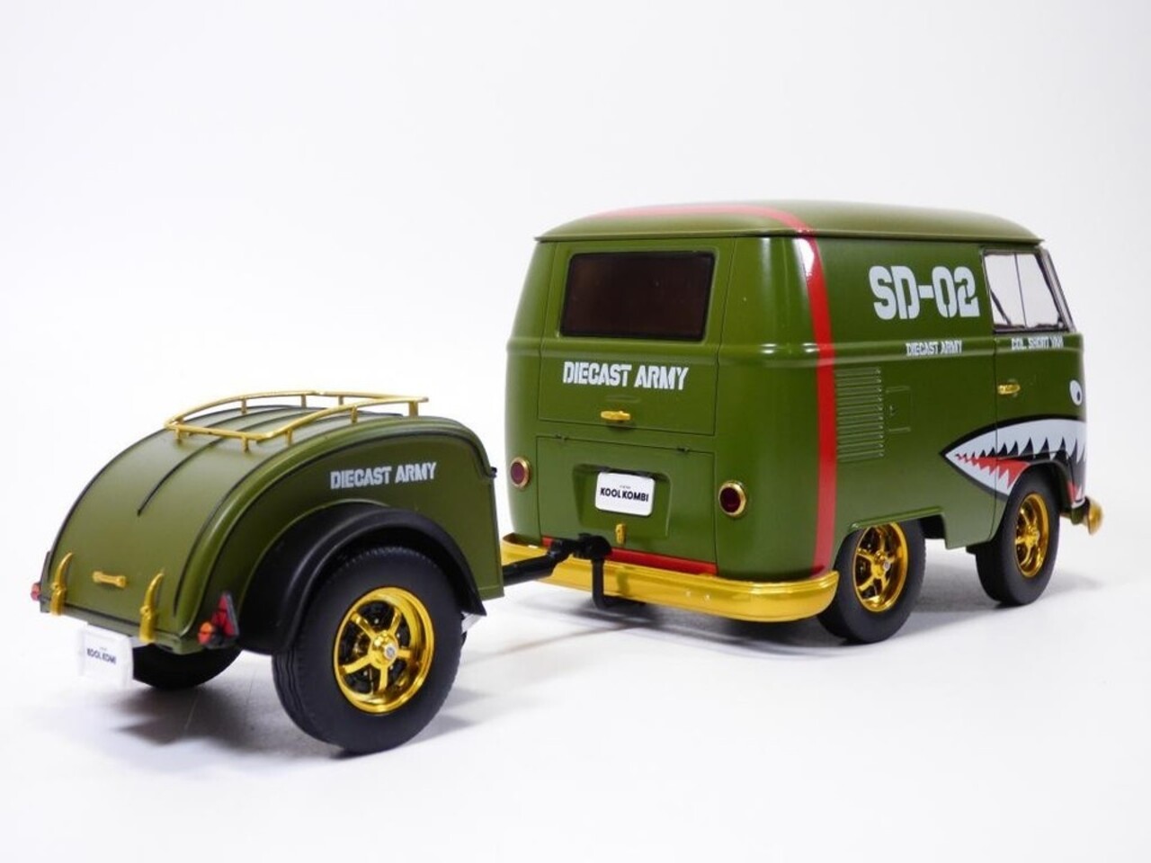 Volkswagen Volkswagen T1 Van Kool Combi + Trailer 'Army Fighter' 1950 - 1:18 - Solido Volkswagen Volkswagen T1 Van Kool Combi + Trailer 'Army Fighter' 1950 - 1:18 - Solido
