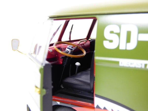 Volkswagen Volkswagen T1 Van Kool Combi + Trailer 'Army Fighter' 1950 - 1:18 - Solido Volkswagen Volkswagen T1 Van Kool Combi + Trailer 'Army Fighter' 1950 - 1:18 - Solido