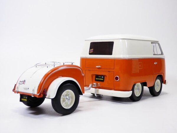 Volkswagen Volkswagen T1 Van Kool Combi + Trailer 'Army Fighter' 1950 - 1:18 - Solido