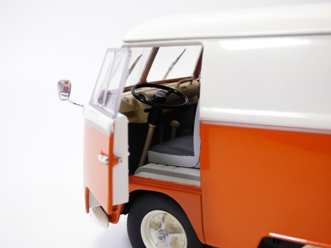 Volkswagen Volkswagen T1 Van Kool Combi + Trailer 'Army Fighter' 1950 - 1:18 - Solido