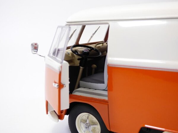 Volkswagen Volkswagen T1 Van Kool Combi + Trailer 'Army Fighter' 1950 - 1:18 - Solido