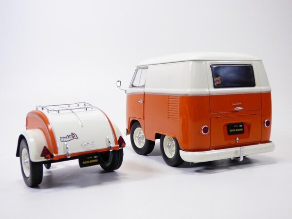 Volkswagen Volkswagen T1 Van Kool Combi + Trailer 'Army Fighter' 1950 - 1:18 - Solido