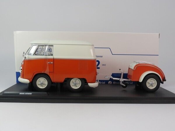 Volkswagen Volkswagen T1 Van Kool Combi + Trailer 'Army Fighter' 1950 - 1:18 - Solido