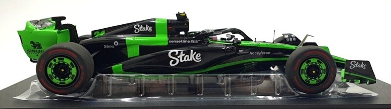 Formule 1 Sauber C44 Team Stake Kick #24 GP Bahrain 2024 - 1:18 - Solido