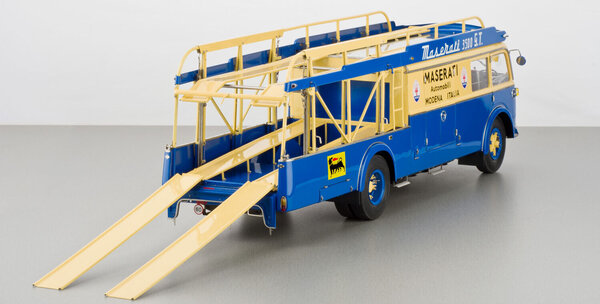 Fiat Fiat 642RN2 Truck Bartoletti Maserati Car Transporter 1957 - 1:18 - CMC