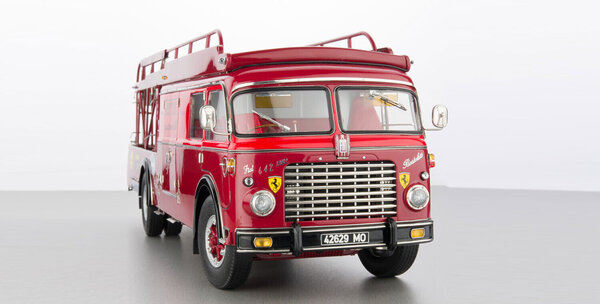 Fiat Fiat 642RN2 Truck Bartoletti Ferrari Car Transporter 1957 - 1:18 - CMC