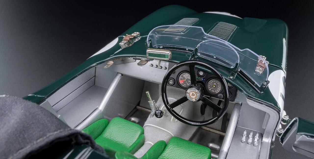 Jaguar Jaguar C-Type #18 Winner 24H Le Mans 1953 - 1:18 - CMC Jaguar Jaguar C-Type #18 Winner 24H Le Mans 1953 - 1:18 - CMC