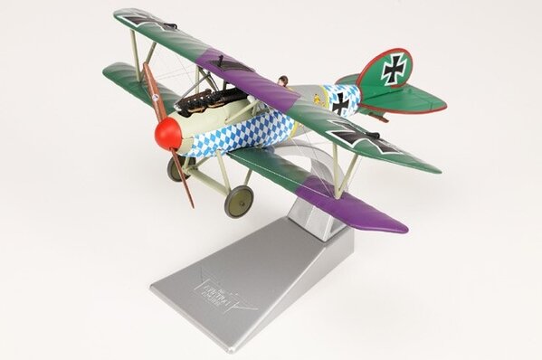 Albatros Albatros D.V. 1917 German Airforce + Figure 'Leutnant Richard Wolf'  - 1:72 - Corgi Albatros Albatros D.V. 1917 German Airforce + Figure 'Leutnant Richard Wolf'  - 1:72 - Corgi