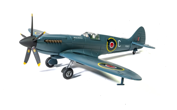 Albatros Spitfire Supermarine PR. MK XIX Rolls Royce  Heritage Hangar - 1:72 - Corgi Albatros Spitfire Supermarine PR. MK XIX Rolls Royce  Heritage Hangar - 1:72 - Corgi