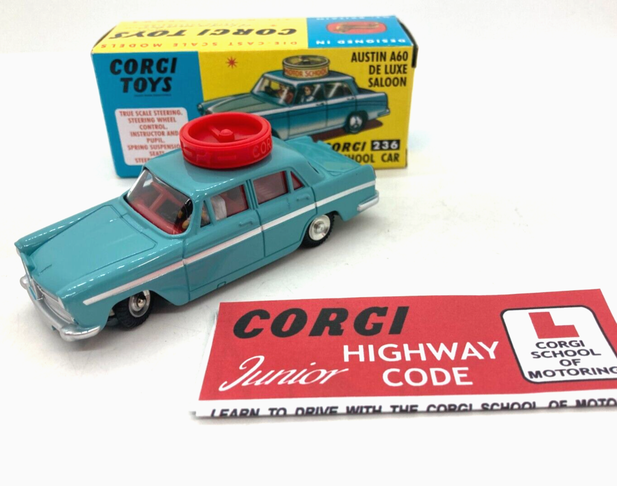 Austin Austin A60 De Luxe Saloon  Motor School Car +  2 Figures (Instructor & Pupil) 1964 - 1:43 - Corgi