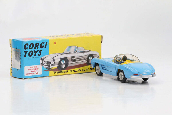 Mercedes-Benz Mercedes-Benz 300SL 1958 + Figure Driver - 1:43 - Corgi Mercedes-Benz Mercedes-Benz 300SL 1958 + Figure Driver - 1:43 - Corgi